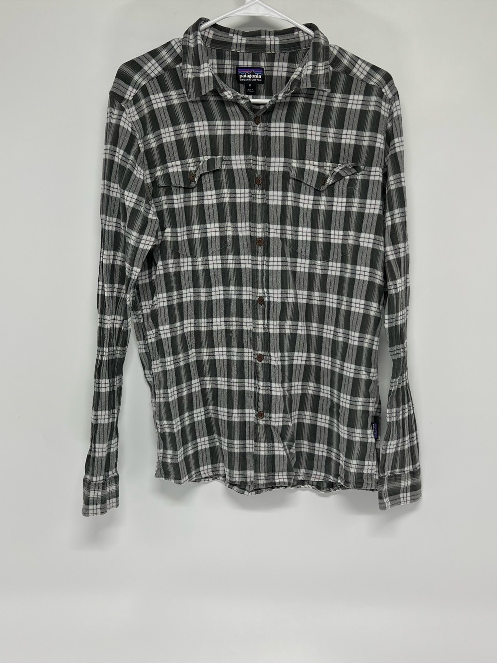 Patagonia men’s button down shirt medium
